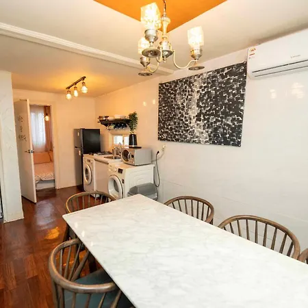 2 - Gu&Anne House Seoul Hongdae Stn 5Rooms,4Bathroom