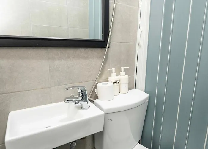 2 - Gu&Anne House Seoul Hongdae Stn 5Rooms,4Bathroom