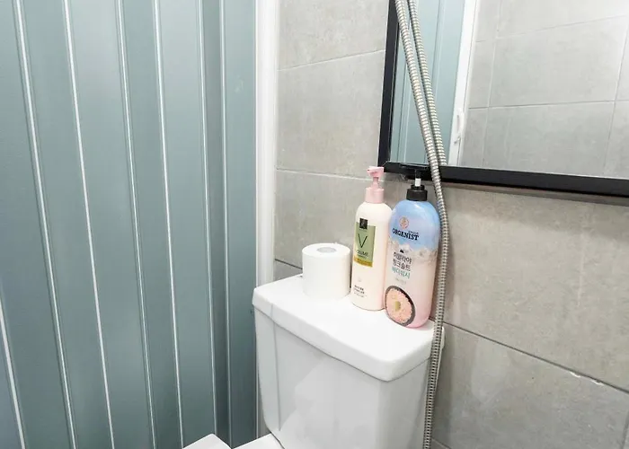 2 - Gu&Anne House Seoul Hongdae Stn 5Rooms,4Bathroom *