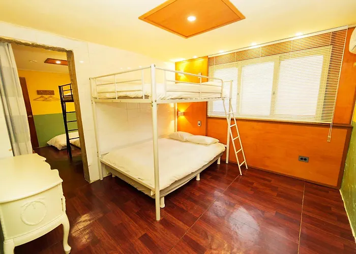 2 - Gu&Anne House Seoul Hongdae Stn 5Rooms,4Bathroom Apartment *