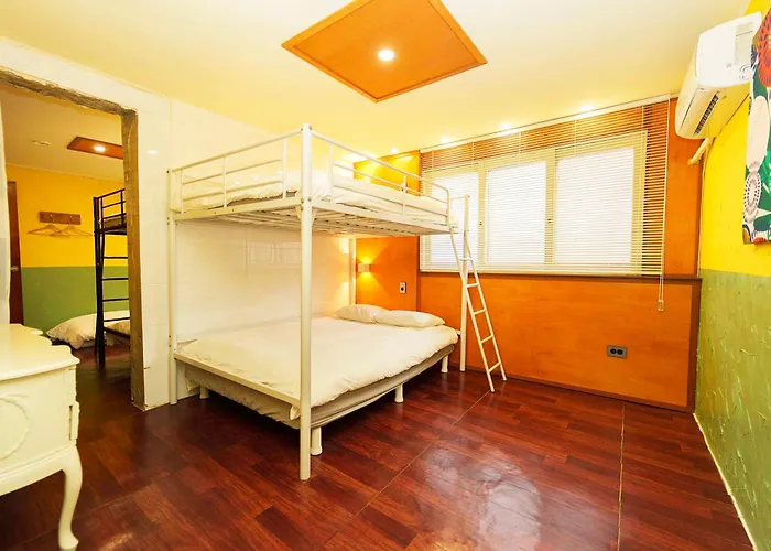 2 - Gu&Anne House Seoul Hongdae Stn 5Rooms,4Bathroom