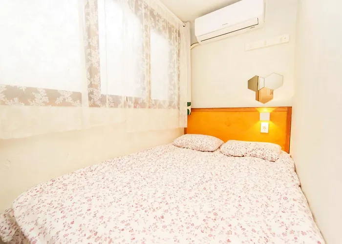 2 - Gu&Anne House Seoul Hongdae Stn 5Rooms,4Bathroom *