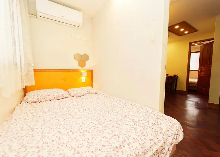 Apartment 2 - Gu&Anne House Seoul Hongdae Stn 5Rooms,4Bathroom
